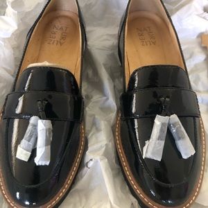 Naturalizer Black Patent Tassel Loafers Size 7W
